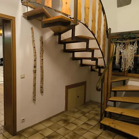 Geraeumige Wohnung Mit Zwei Schlafzimmern Und Balkon Apartmán