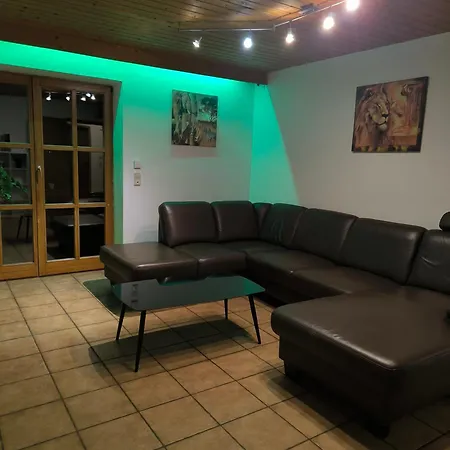 Apartmán Geraeumige Wohnung Mit Zwei Schlafzimmern Und Balkon