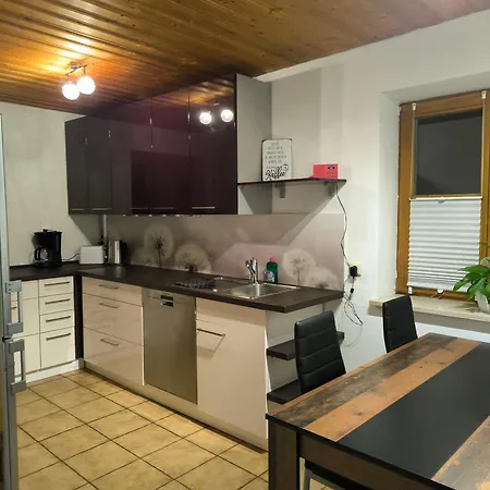 Geraeumige Mit Zwei Schlafzimmern Und Balkon