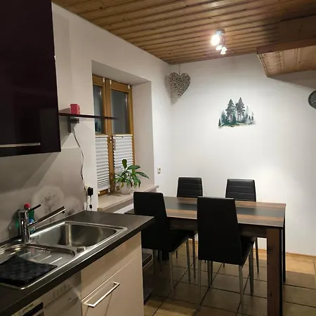 Apartmán Geraeumige Mit Zwei Schlafzimmern Und Balkon Eching (Landshut)